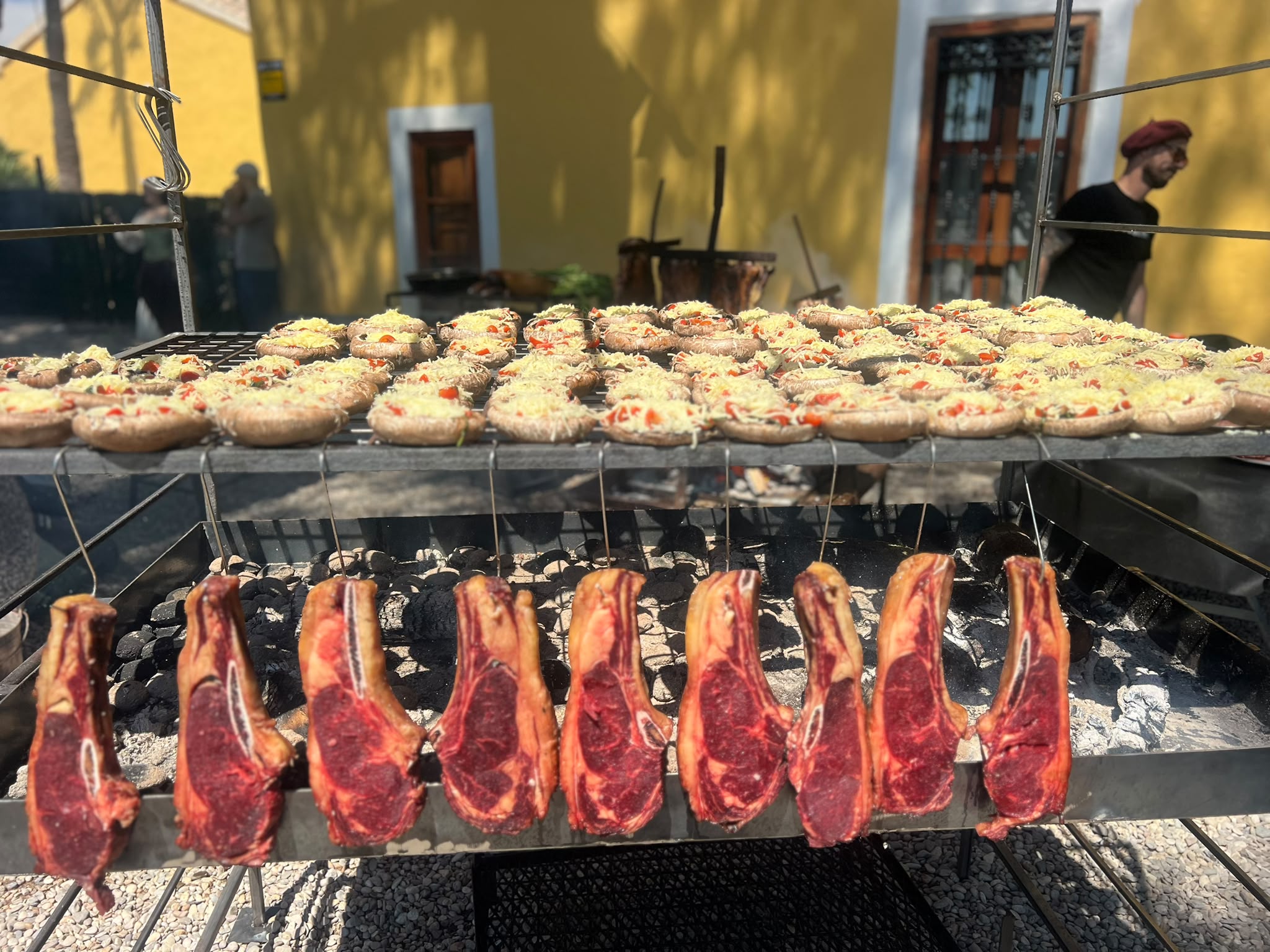 Parrilla La Pampa Medium instalada en jardín